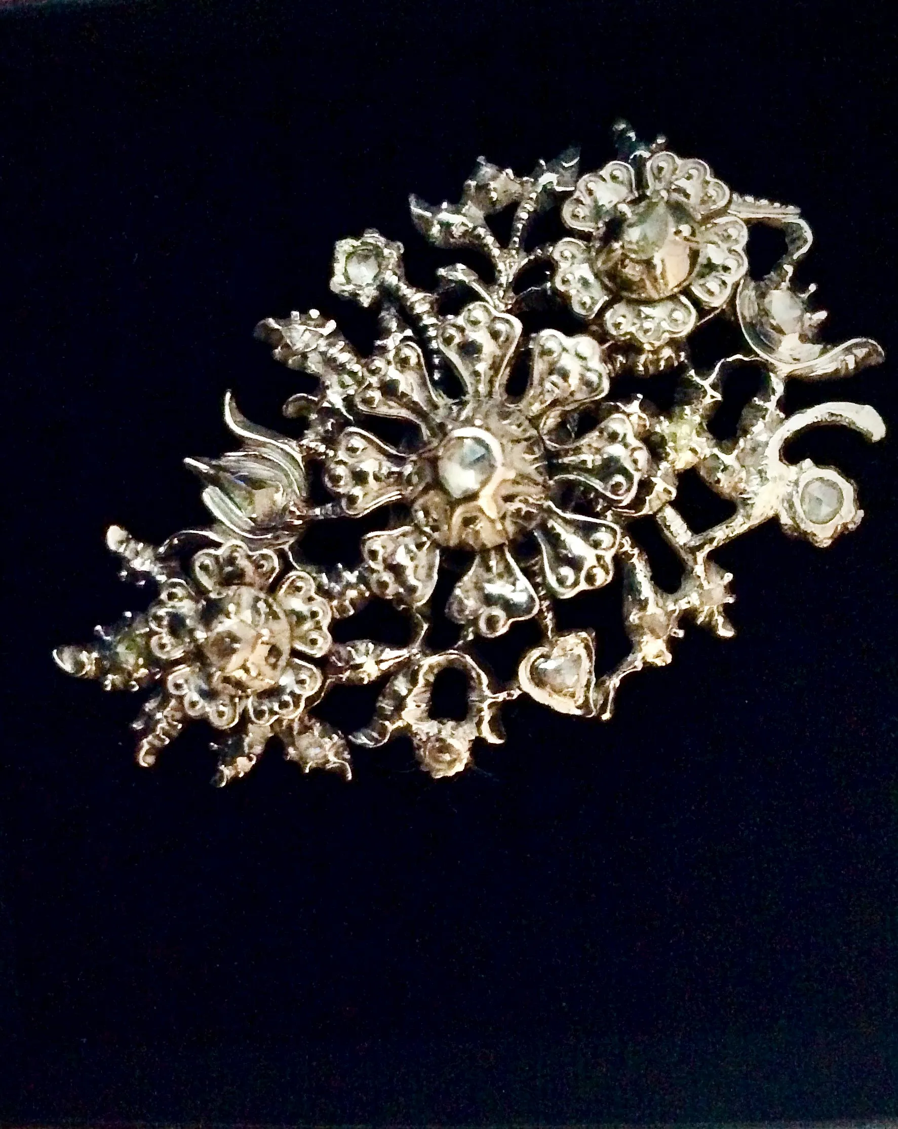 Antieke broche in zilver, goud en roos geslepen diamant — gerestaureerd